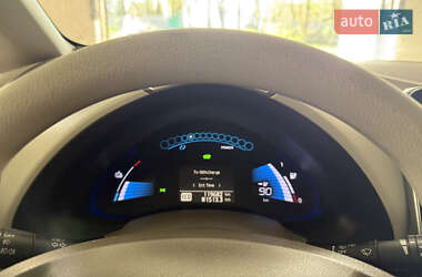 Хэтчбек Nissan Leaf 2013 в 