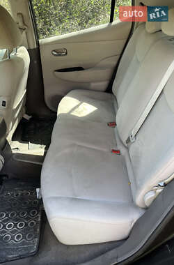 Хэтчбек Nissan Leaf 2012 в 