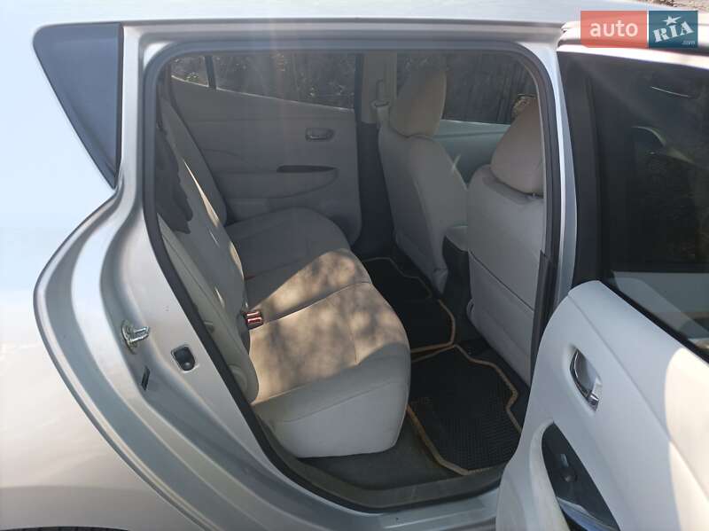 Хетчбек Nissan Leaf 2011 в Сумах