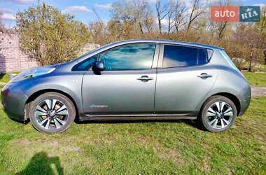 Хэтчбек Nissan Leaf 2014 в 