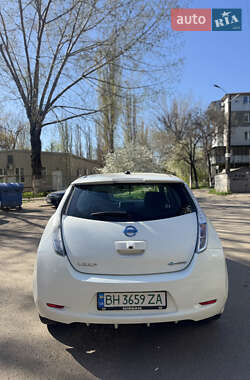 Хэтчбек Nissan Leaf 2016 в 
