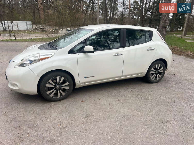 Хэтчбек Nissan Leaf 2014 в 