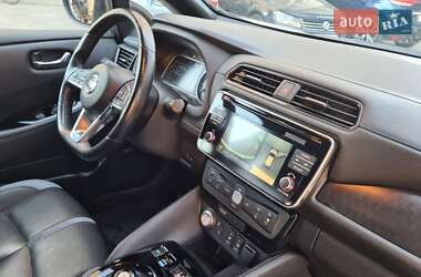 Хэтчбек Nissan Leaf 2019 в 