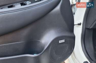 Хэтчбек Nissan Leaf 2019 в 