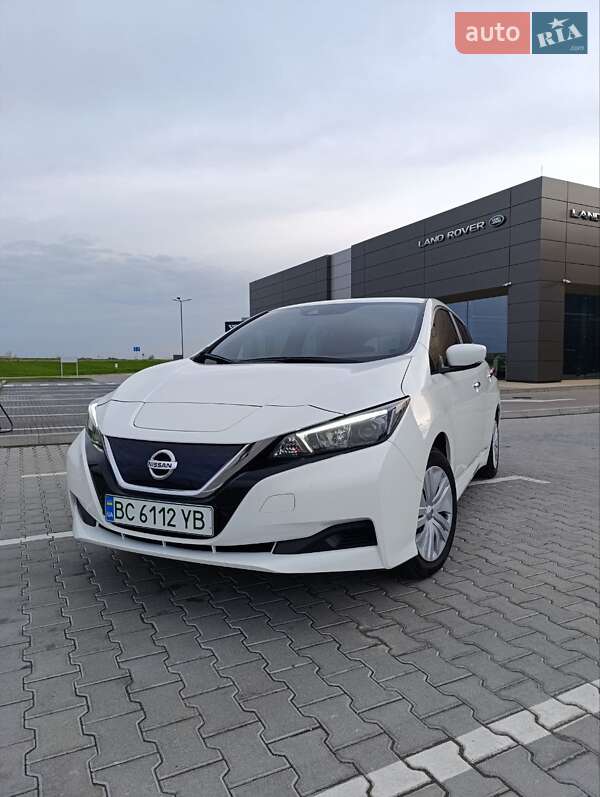 Хэтчбек Nissan Leaf 2021 в 