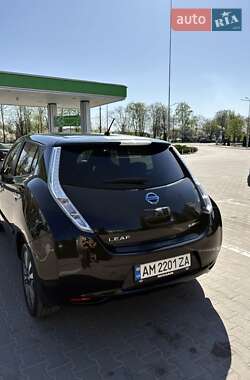 Хетчбек Nissan Leaf 2015 в 