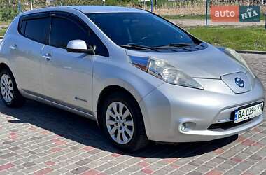 Хетчбек Nissan Leaf 2014 в 