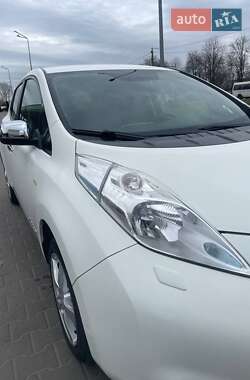 Хэтчбек Nissan Leaf 2014 в 