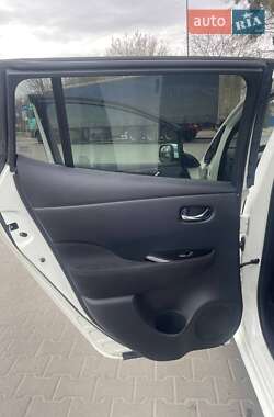 Хэтчбек Nissan Leaf 2014 в 