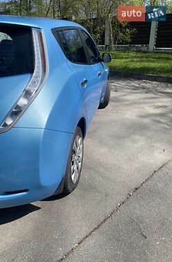 Хэтчбек Nissan Leaf 2015 в 