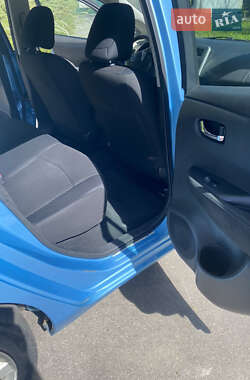 Хэтчбек Nissan Leaf 2015 в 