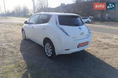 Хэтчбек Nissan Leaf 2013 в 