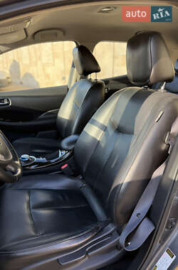 Хэтчбек Nissan Leaf 2015 в 