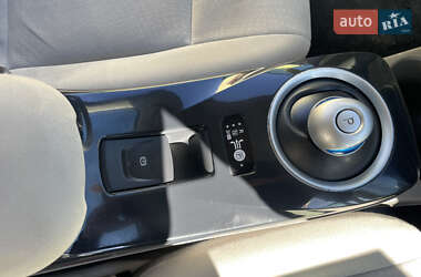 Хэтчбек Nissan Leaf 2012 в 