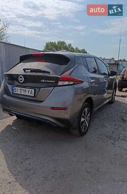 Хэтчбек Nissan Leaf 2022 в 