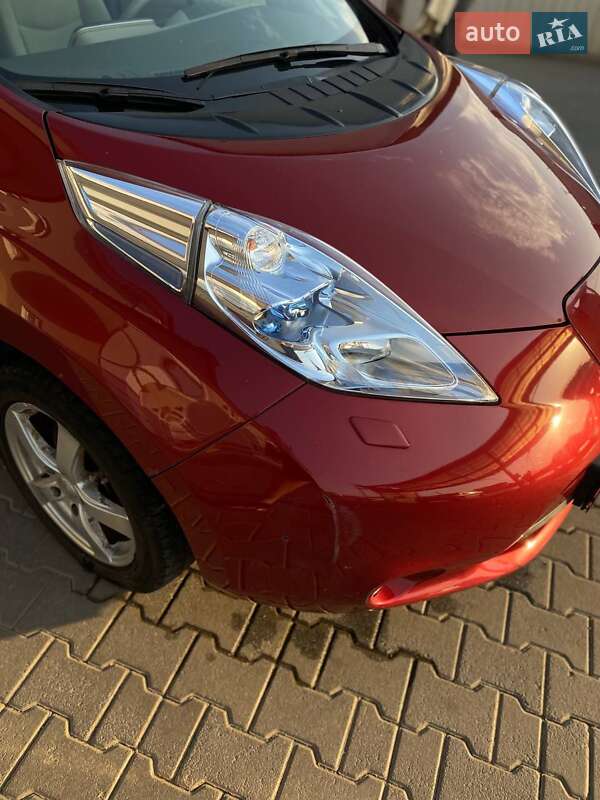 Хэтчбек Nissan Leaf 2012 в Черновцах