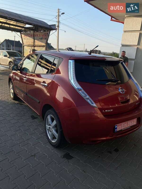 Хэтчбек Nissan Leaf 2012 в Черновцах