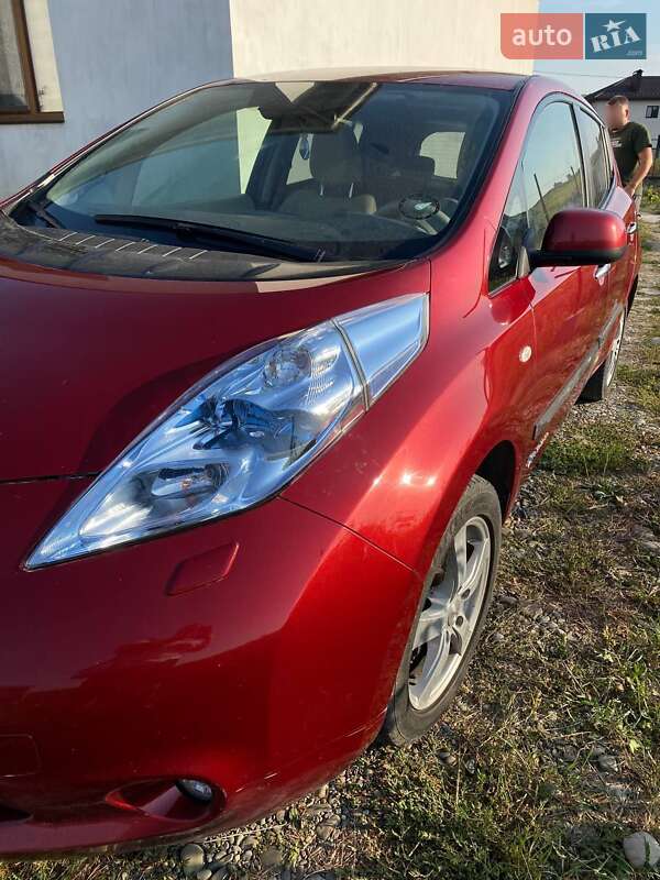 Хэтчбек Nissan Leaf 2012 в Черновцах