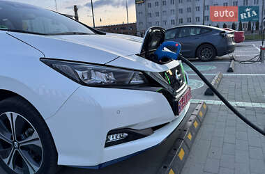 Хэтчбек Nissan Leaf 2019 в 