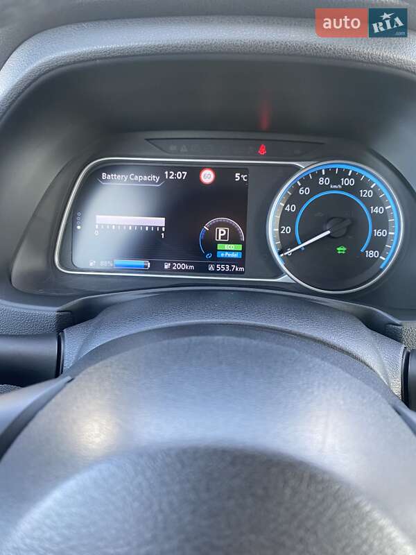 Хэтчбек Nissan Leaf 2018 в Хмельницком