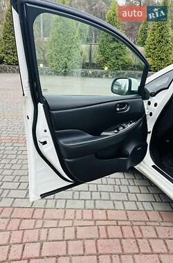 Хэтчбек Nissan Leaf 2014 в 