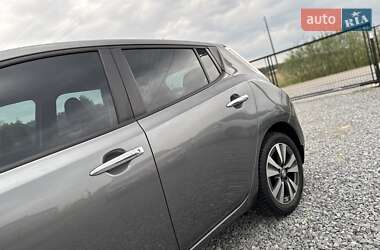 Хэтчбек Nissan Leaf 2015 в 