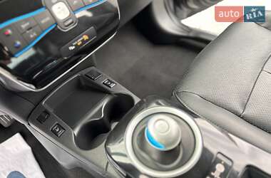 Хэтчбек Nissan Leaf 2015 в 