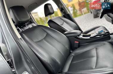 Хэтчбек Nissan Leaf 2015 в 