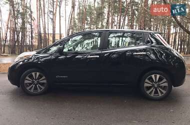 Хетчбек Nissan Leaf 2015 в 