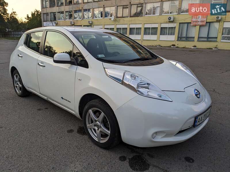 Хэтчбек Nissan Leaf 2017 в 