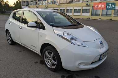 Хэтчбек Nissan Leaf 2017 в 