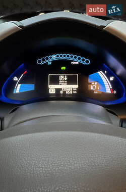 Хэтчбек Nissan Leaf 2012 в 