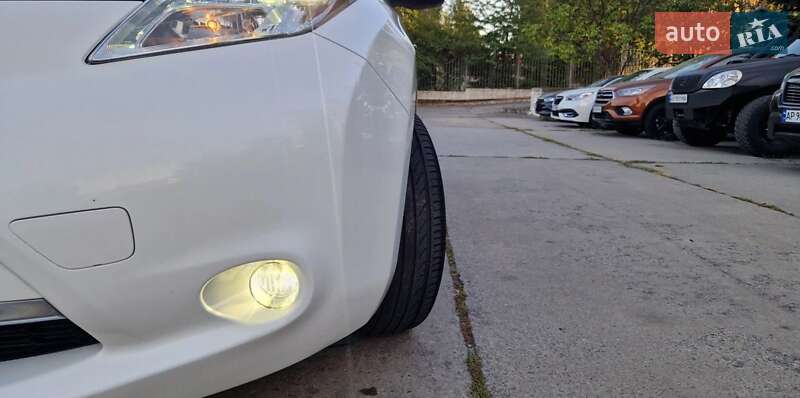 Хэтчбек Nissan Leaf 2016 в Днепре