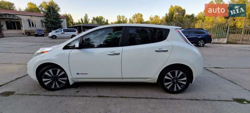 Хэтчбек Nissan Leaf 2016 в Днепре