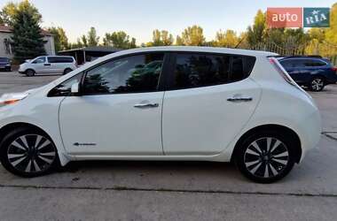 Хэтчбек Nissan Leaf 2016 в 