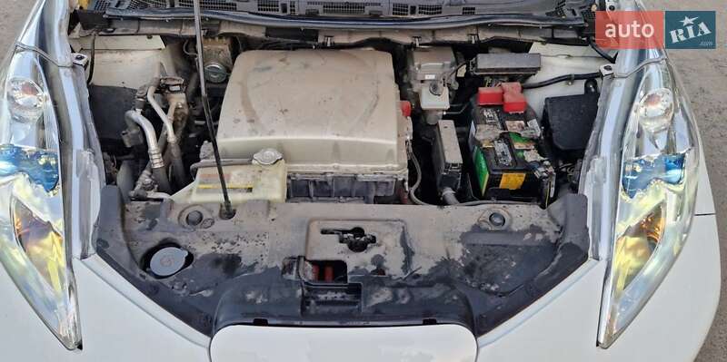 Хэтчбек Nissan Leaf 2016 в Днепре