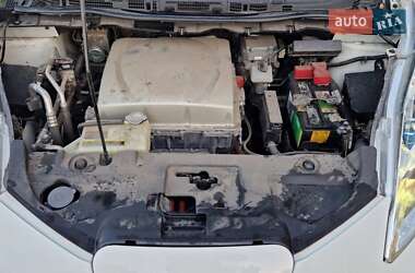 Хэтчбек Nissan Leaf 2016 в 