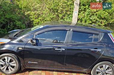 Хэтчбек Nissan Leaf 2016 в 