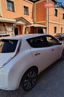 Хэтчбек Nissan Leaf 2016 в 