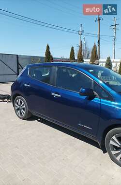 Хэтчбек Nissan Leaf 2016 в 