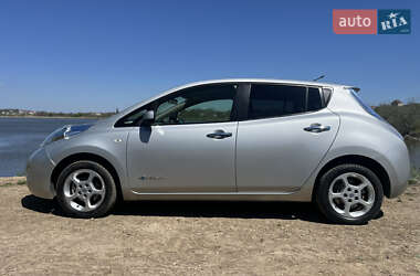 Хэтчбек Nissan Leaf 2012 в 