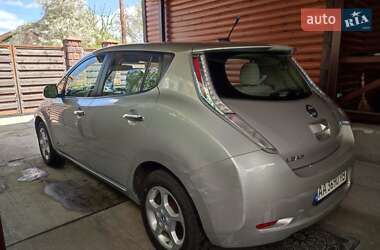 Хетчбек Nissan Leaf 2011 в 