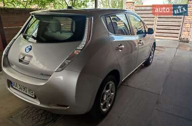 Хетчбек Nissan Leaf 2011 в 