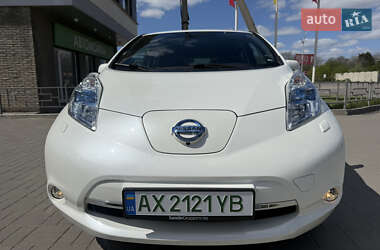Хетчбек Nissan Leaf 2015 в 