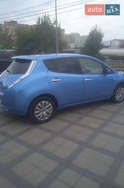 Хэтчбек Nissan Leaf 2011 в 