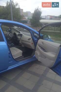 Хэтчбек Nissan Leaf 2011 в 
