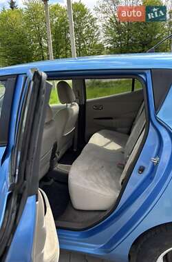Хэтчбек Nissan Leaf 2013 в 