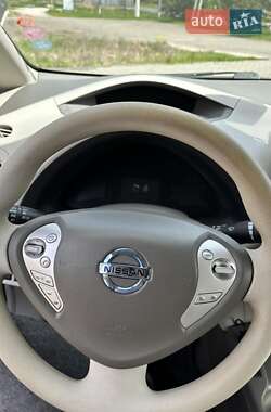 Хэтчбек Nissan Leaf 2013 в 