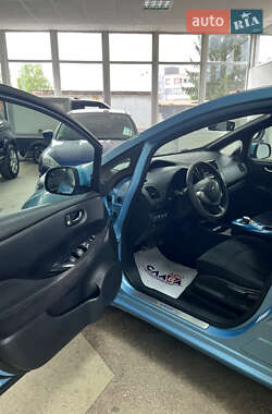 Хэтчбек Nissan Leaf 2015 в 