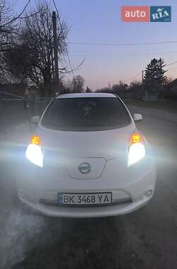 Хэтчбек Nissan Leaf 2013 в Гоще
